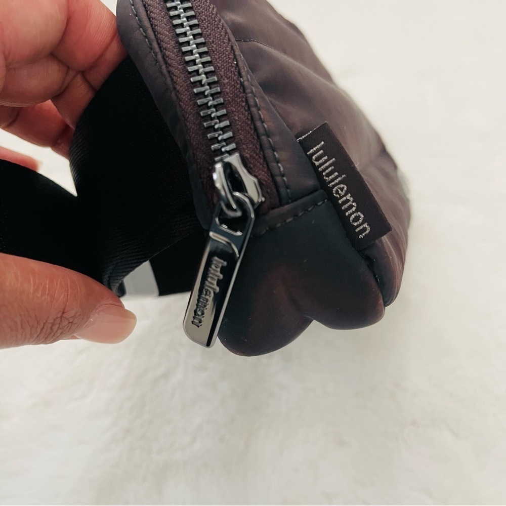 Lululemon Everywhere Belt Bag Wunder Puff Iridescent - Picture 10 of 12